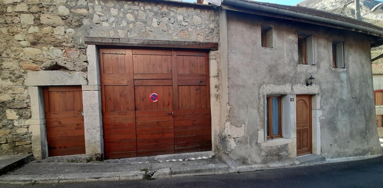 Petite Maison De Village Situee Entre Lacs, Cascades Et Montagnes Virieu-le-Grand Εξωτερικό φωτογραφία